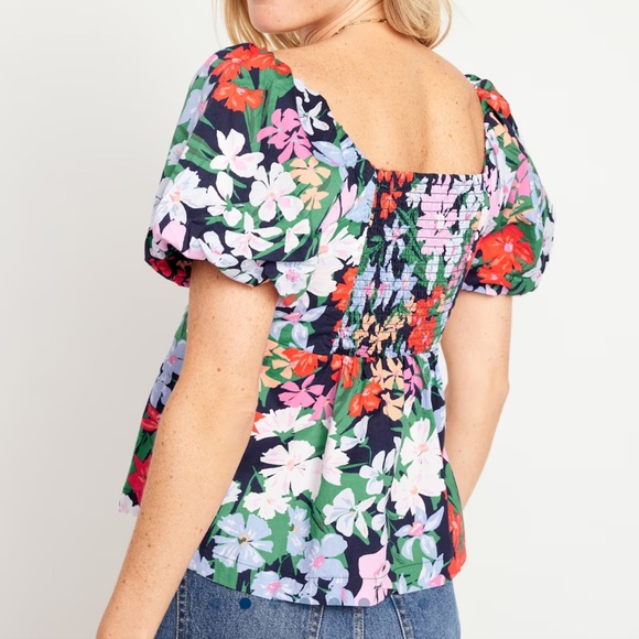 NWT OLD NAVY Waist-Defined V-Neck Top Color: Navy Floral soft v-neck - Picture 2 of 5